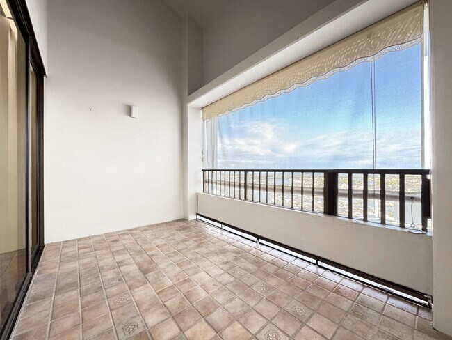 Building Photo - Cat Friendly Hawaii Kai Condo with Panoram...