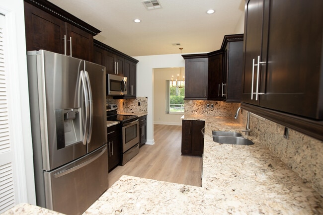 Building Photo - 10821 La Salinas Cir