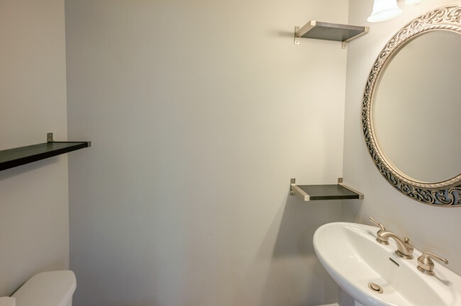 Building Photo - 5806 Flanders St