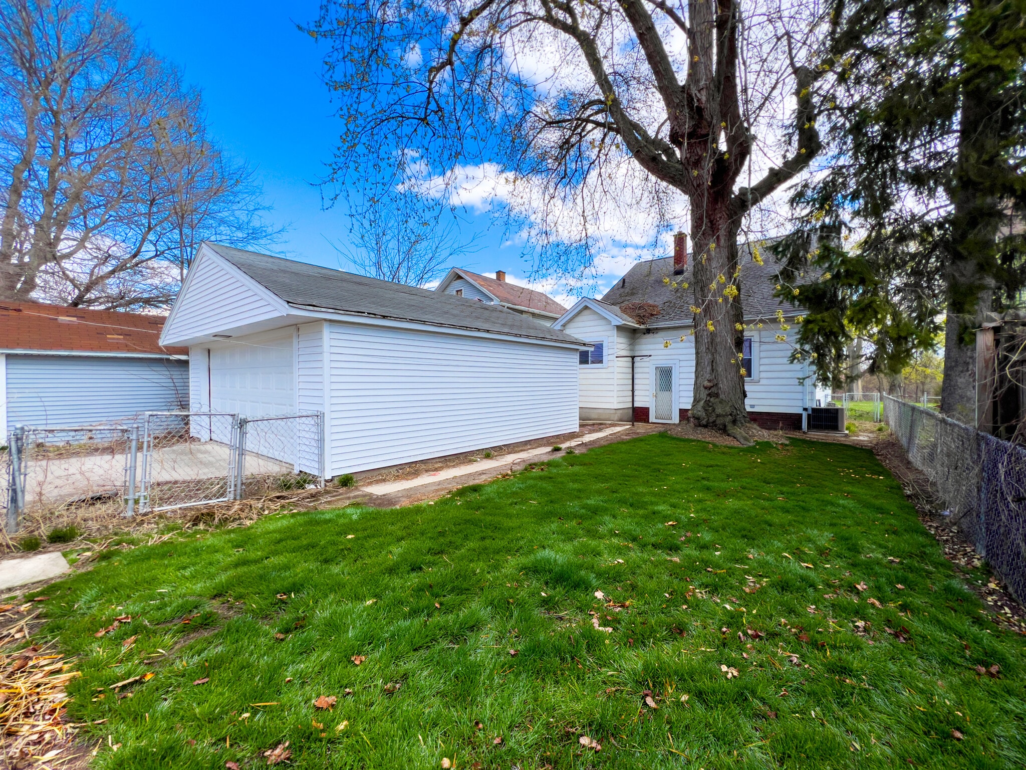 Building Photo - 464 Shasta Dr