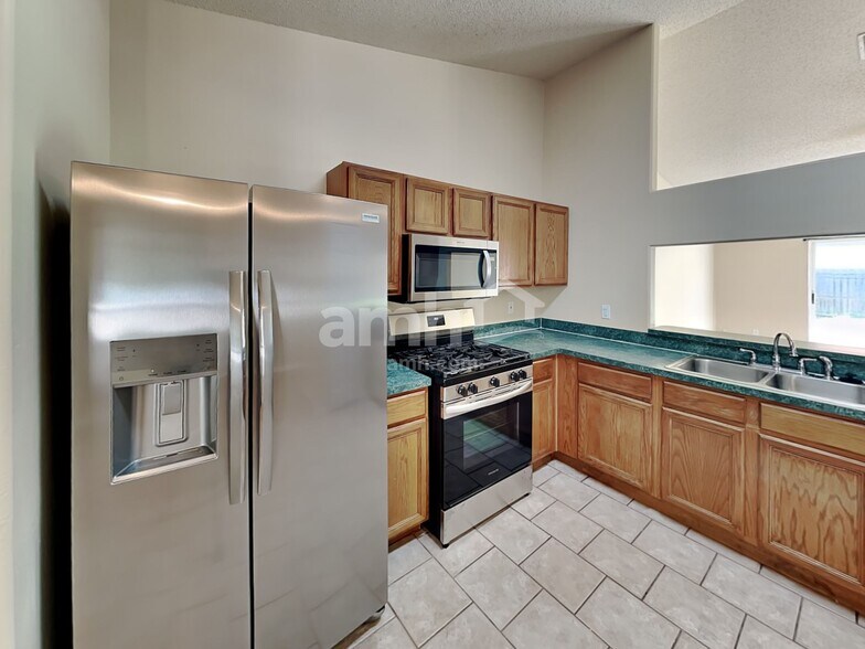 Building Photo - 29333 Yarrow Dr