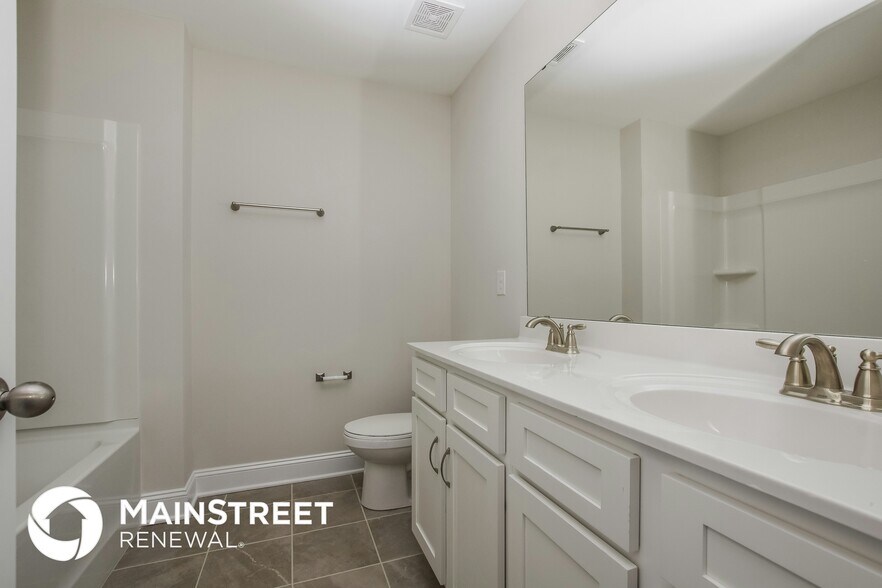 Building Photo - 2132 Vecchio Dr