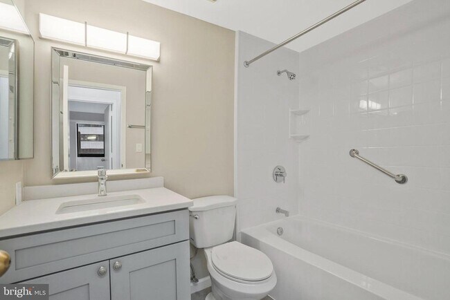 Building Photo - 1805 Crystal Dr