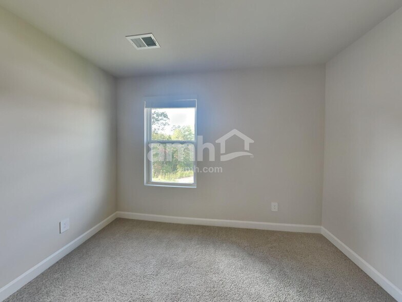 Building Photo - 305 Granby Trl