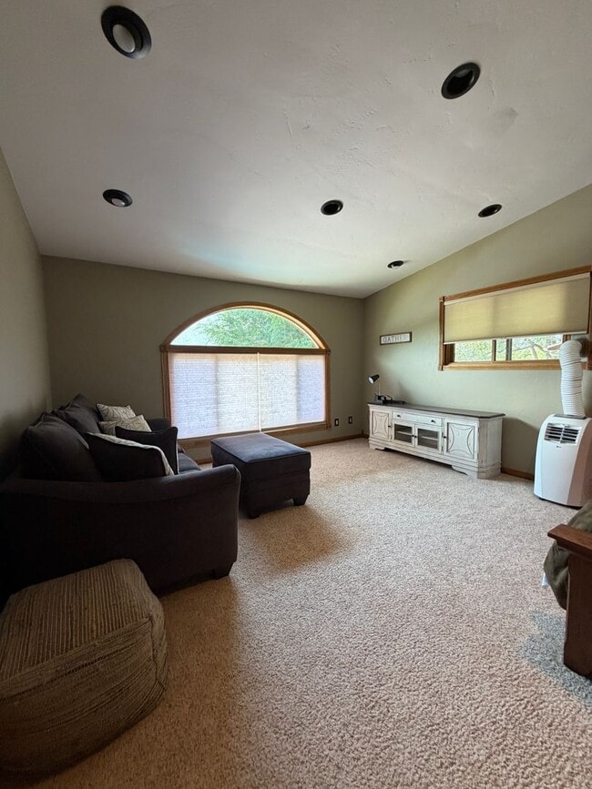 Building Photo - 95 Chapparal Cir