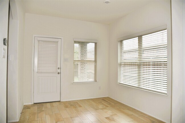 Building Photo - 1405 Acmite Ave