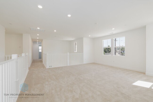 Building Photo - 15437 La Subida Dr