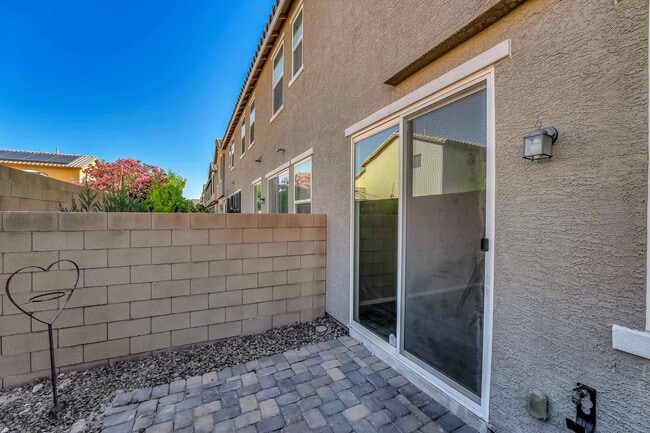 Building Photo - Desirable Southwest Townhome: Luxury Living!