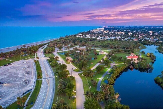 Building Photo - 353 S US Hwy 1