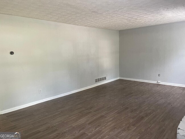 Building Photo - 1356 Diplomat Dr