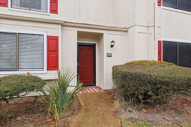 Building Photo - randon School District Home with access to a Lake, Walking Trails, and Pool