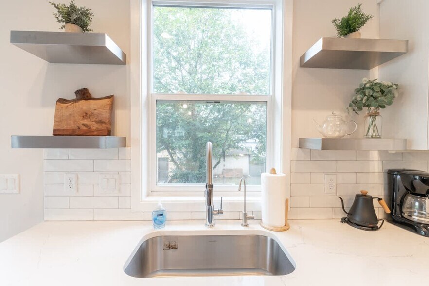 Building Photo - 5177 NE 14th Pl