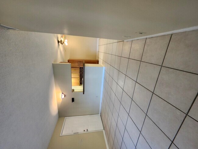 Building Photo - 545 Trace Cir