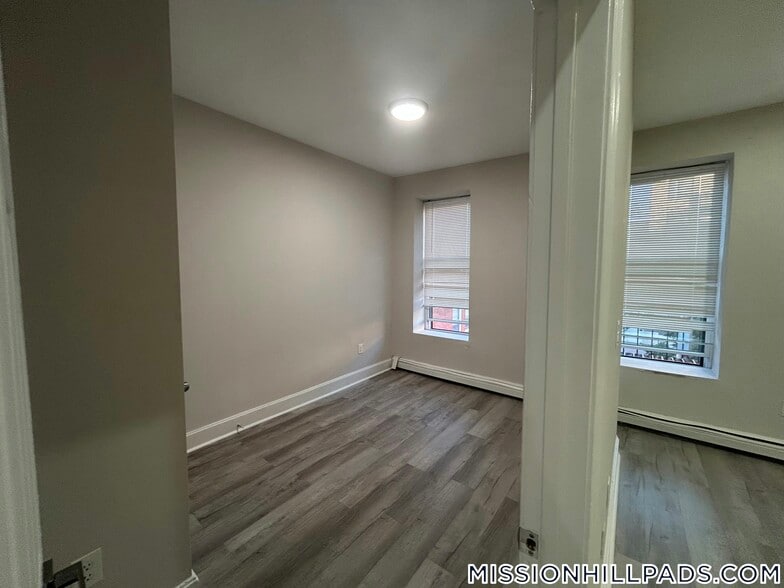 Building Photo - 15 Ruggles St