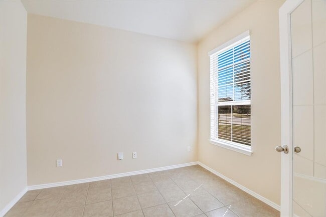 Building Photo - 19216 Kimberlite Dr