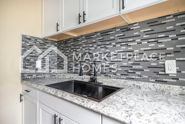 Building Photo - 955 Putnam St