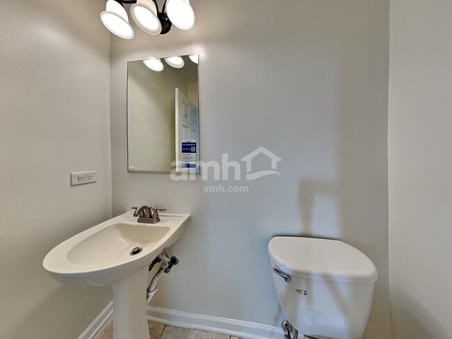 Building Photo - 915 Mission Blvd