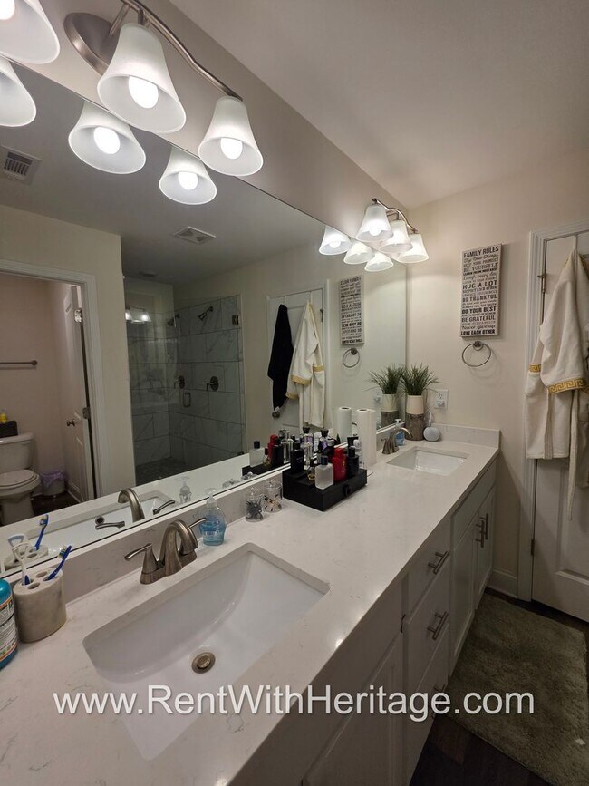 Building Photo - Amazing 5 Bedroom/ 3 Bath Home in Sweetwater, a Swim Tennis Community/ Attention to Detail / Grea...