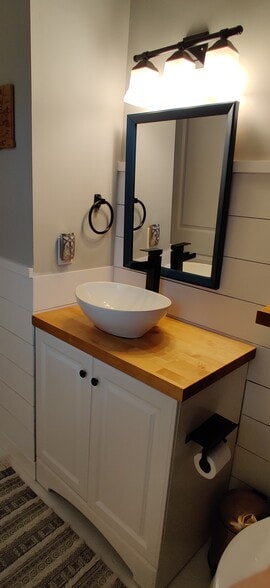 Updated Master Bath - 102 Anna Ct