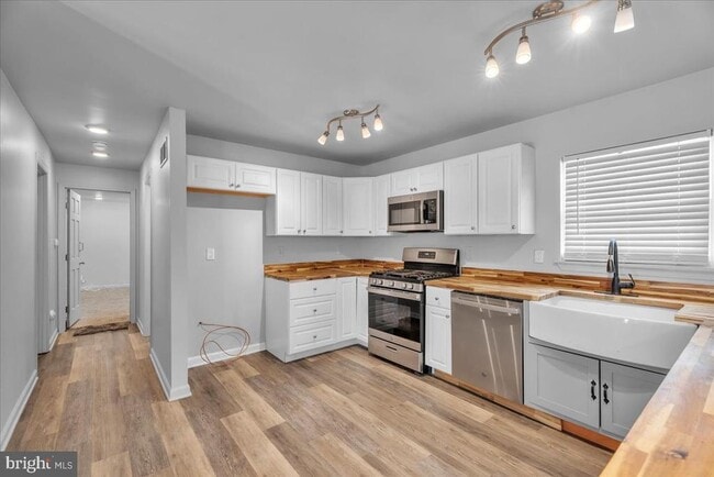 Building Photo - 318 10th St