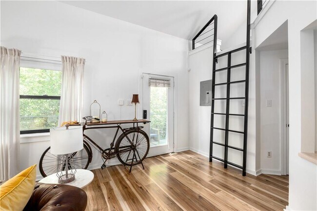 Building Photo - 119 Ashland Dr NE