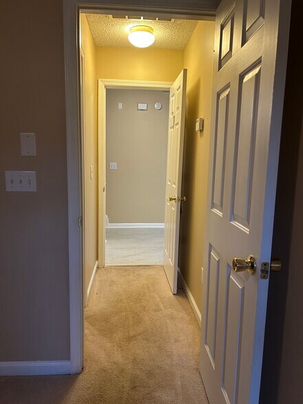 Building Photo - 100 Glenlea Ln