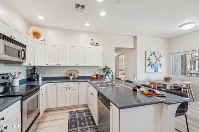 Building Photo - 12050 N Panorama Dr