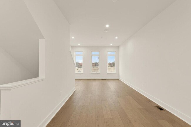 Building Photo - 2607 1st St NW