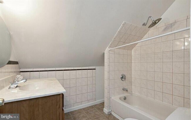 Building Photo - 6011 Falls Rd