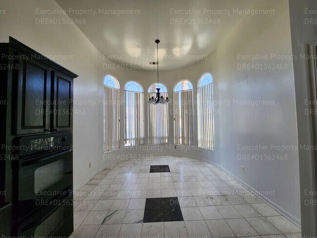 Building Photo - 4 bedroom 3 FULL bath/ 3 CAR Garage.. 2418...