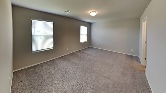 Building Photo - Very Nice 3 bedroom 2 bath home in Yukon s...