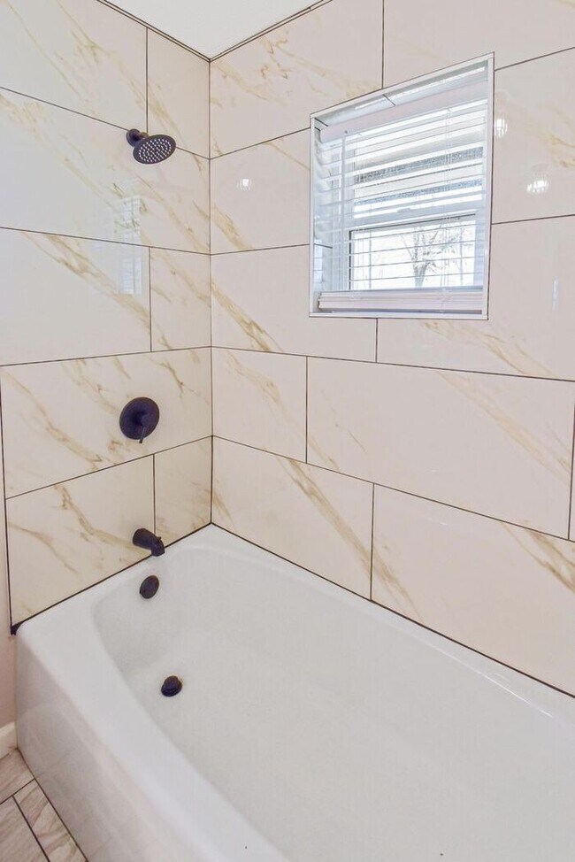 Building Photo - Available Now! Newly Remodeled 4 Bed 3 Bat...