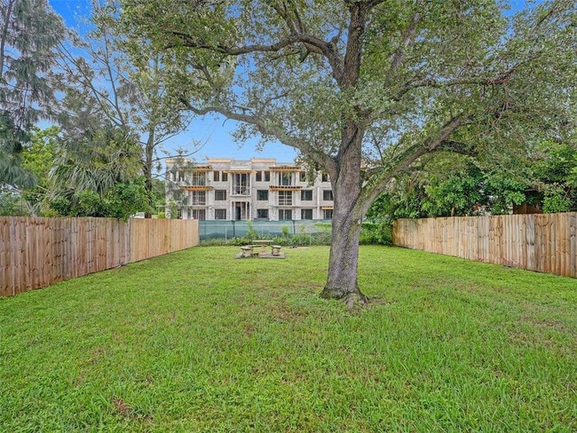 Building Photo - 740 SW 10th St