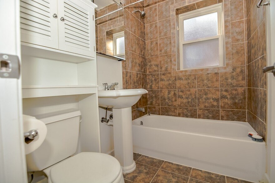 Building Photo - 3212 N Clifton Ave