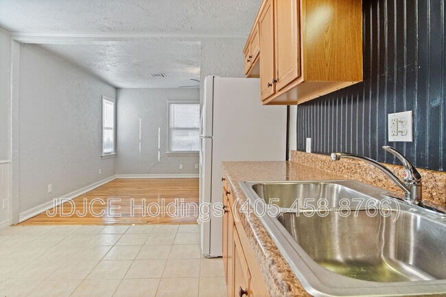 Building Photo - 312 E Jacobs Dr