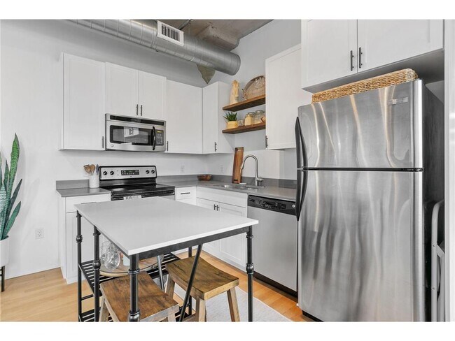 Building Photo - 748 N 3rd St