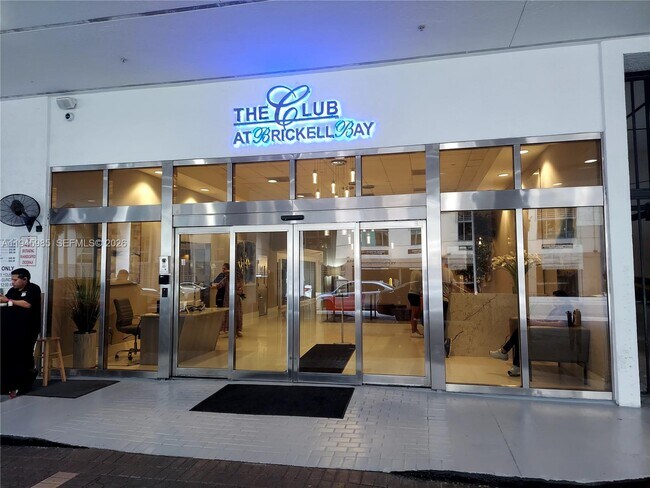 Building Photo - 1200 Brickell Bay Dr