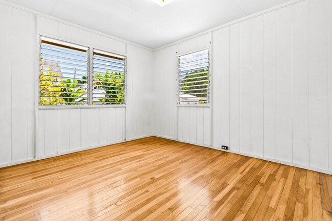 Building Photo - Charming 3 bedroom, 1 bath home with large...