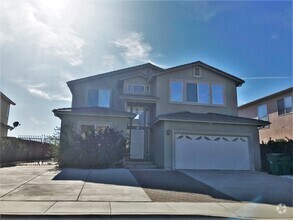 Building Photo - Spacious Home with Convenient Location