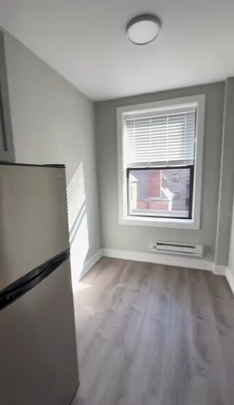 Building Photo - 505 W Belmont Ave