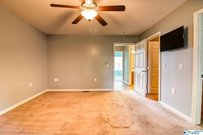 Building Photo - 328 Land Cir