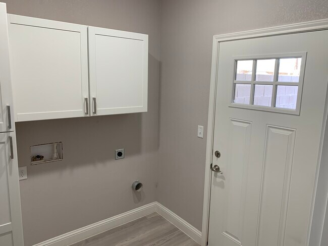 Building Photo - 2644 E 14th St