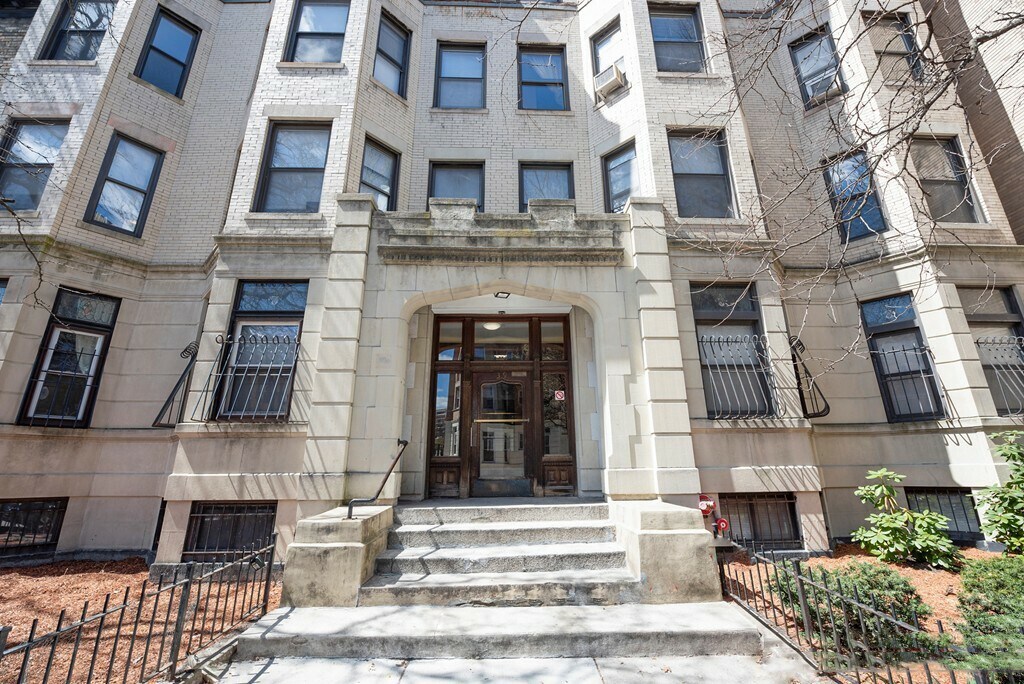 Building Photo - 39 Hemenway St
