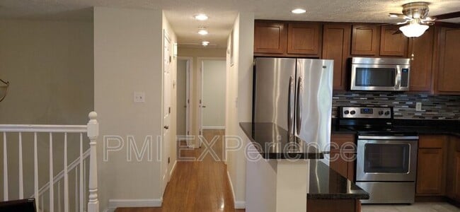 Building Photo - 204 Taurus Dr