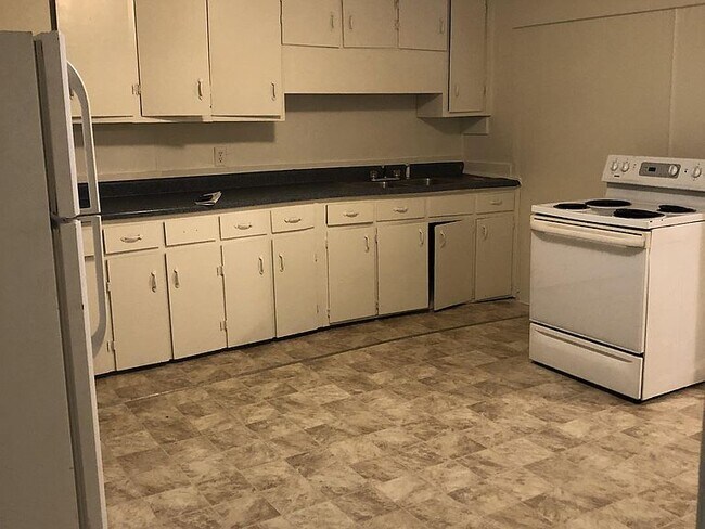 Kitchen - 1107 Iceman St