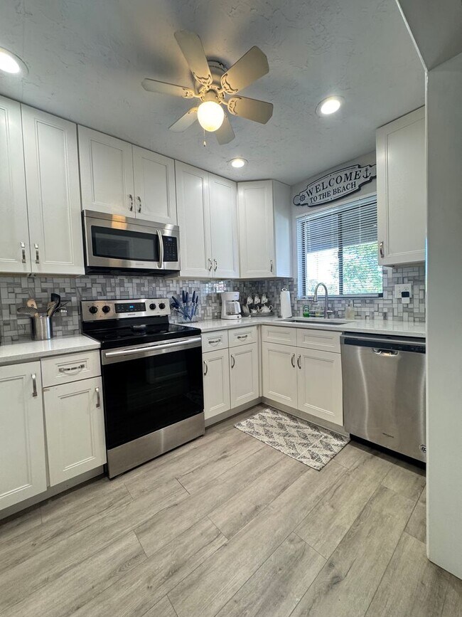 Building Photo - Annual turnkey furnished 2-Bedroom, 2-Bathroom condo in Castel Del Mare community