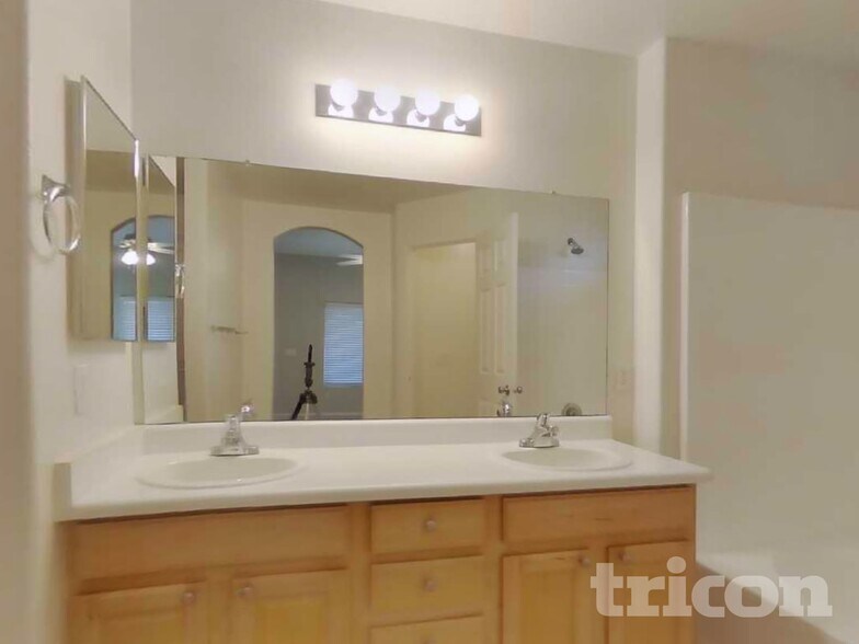 Building Photo - 18071 N 113th Ave