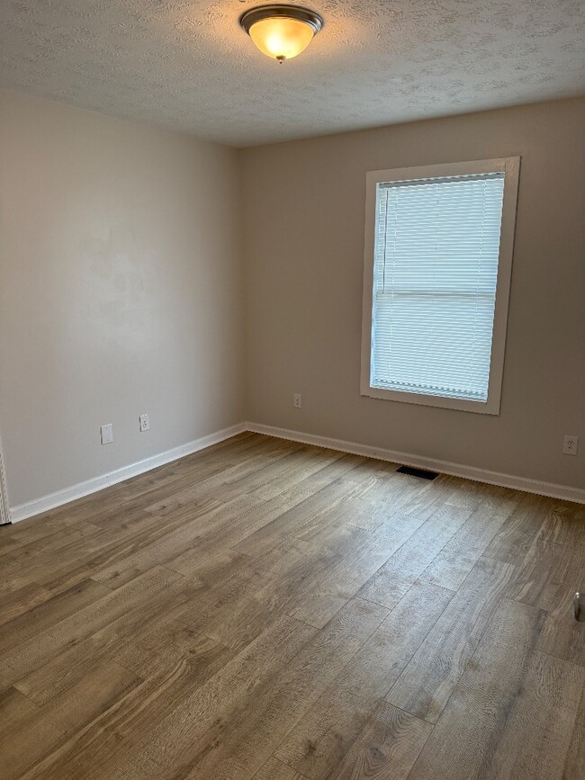 Building Photo - 1016 Jane St