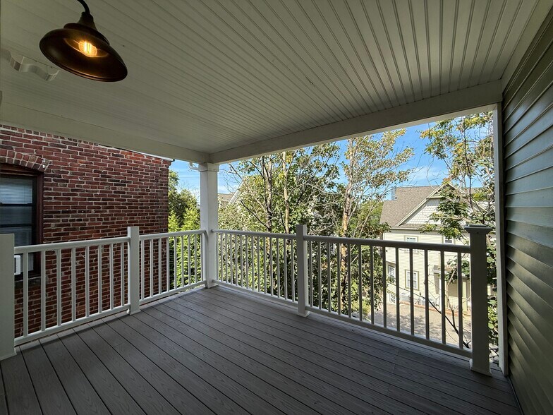 Building Photo - 14 Dorr St