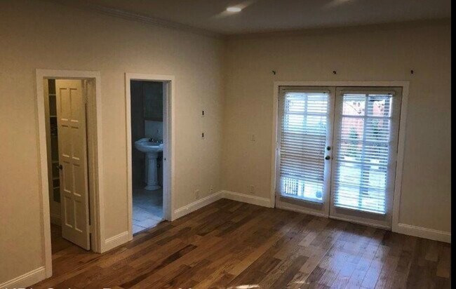 Building Photo - 15242 La Maida St